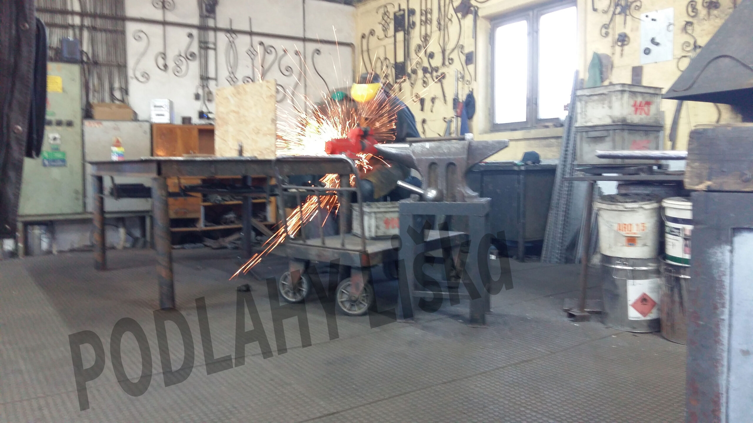 Fotka-do-Výrobní-a-skladový-provoz